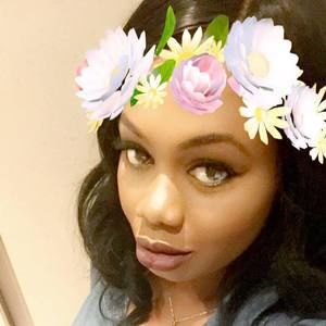 Meet your Posher, Adjoa